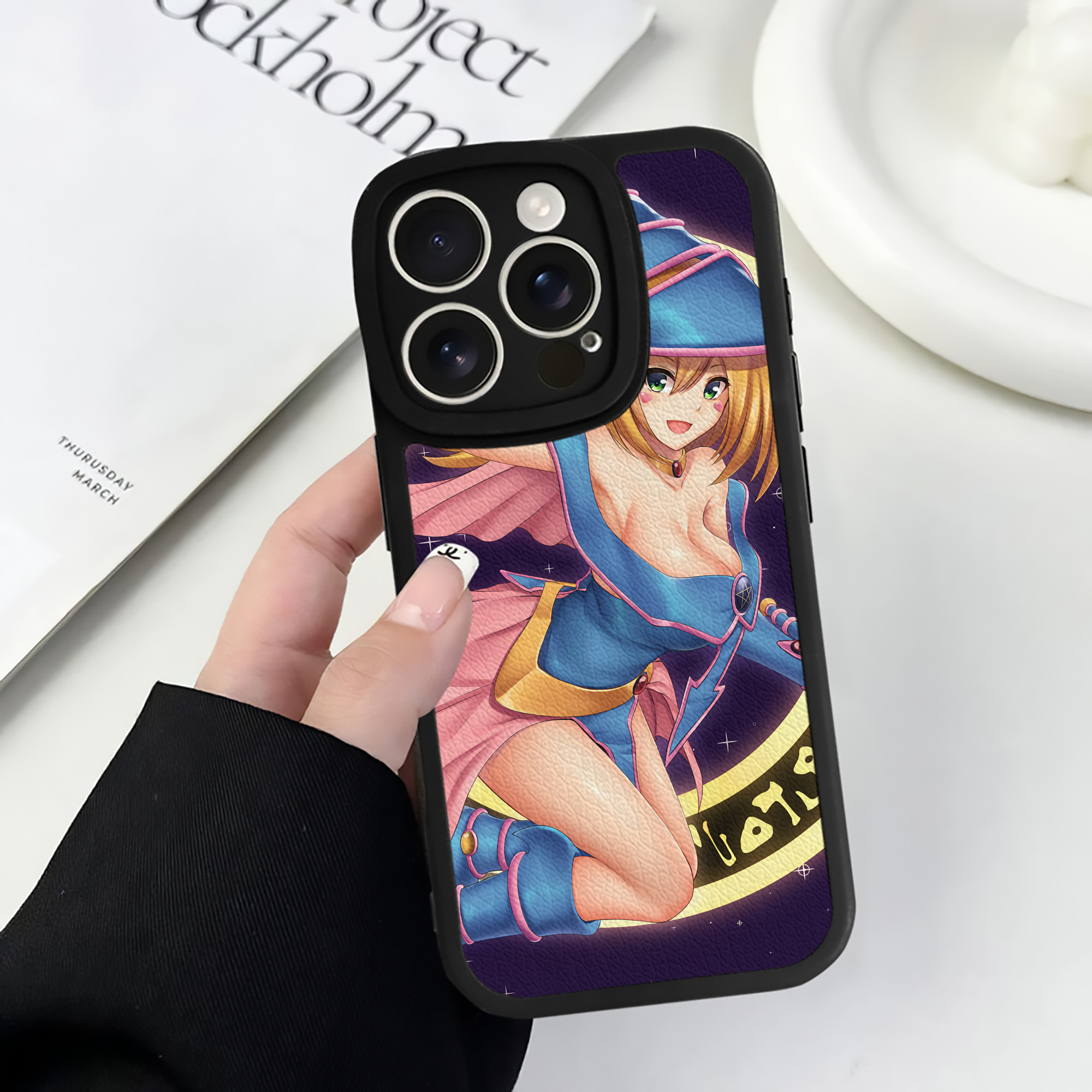 （画像用） 遊☆戯☆王 Yu-Gi-Oh! 【iPhone 16シリーズ対応】シリコンスマホケース（レザー調） 材質：シリコン